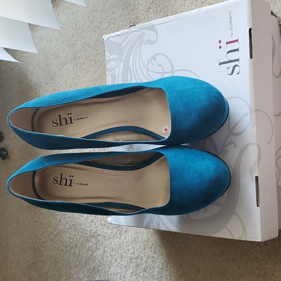 Dee Teal Almond Toe Heel - Picture 2 of 2